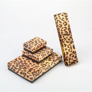 # 32 Large Earrings Leopard Box