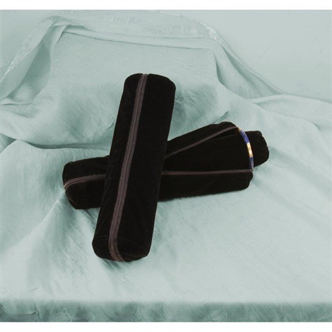 Velvet Roll with Zipper Pouch